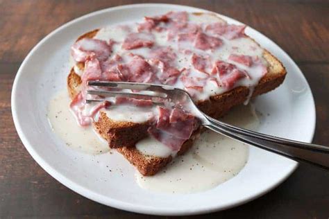 Creamed Chipped Beef on Toast - Simply Happenings