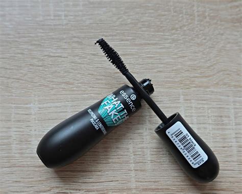 Essence Cosmetics What The Fake Volumizing & Lengthening Mascara