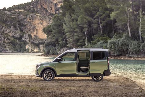 New Ford Tourneo Courier Debuts With Rugged Active Trim, ICE, And EV Options | Carscoops