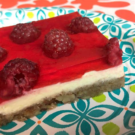 Low Carb Keto Raspberry Jello Cheesecake Bar Recipe | Raspberry cheesecake bars, Jello ...