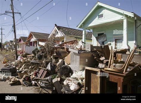 Hurricane Katrina damage at New Orleans, failure of the levee flood ...