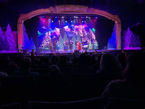 12 Reasons Your Family Should Visit Dollywood During Christmas · Pint ...