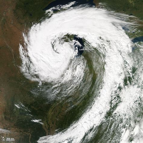 Mid-Latitude Cyclone over the United States : Natural Hazards