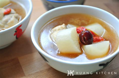 Chinese White Radish Soup 白萝卜汤 - Huang Kitchen