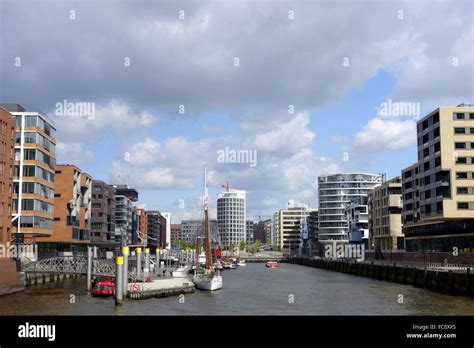 Hamburg port hi-res stock photography and images - Alamy