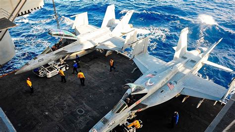 What Life Is Like for Sailors Under the fɩіɡһt Deck of an Aircraft ...