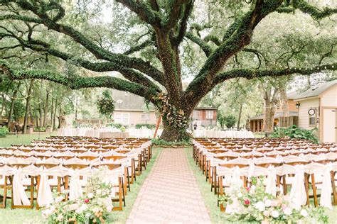 About Us - Oak Tree Manor WeddingsOak Tree Manor Weddings