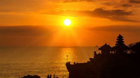 Tanah Lot Sunset Tours | Yana Bali Tour