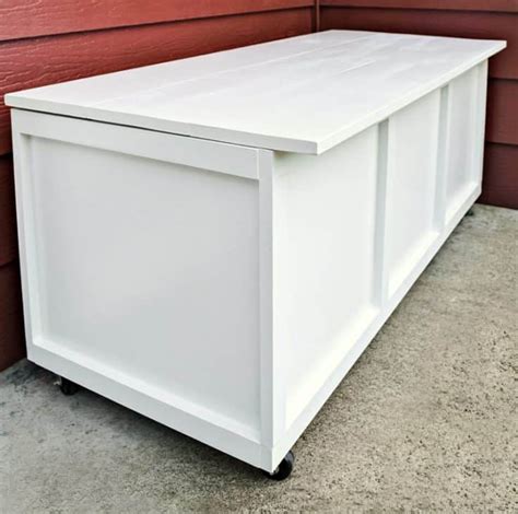 DIY Outdoor Storage Bench - The Handyman's Daughter