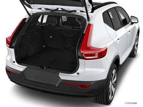 2023 Volvo XC40 Pictures: | U.S. News