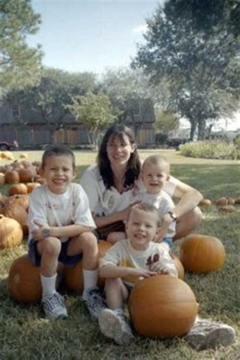 Andrea Yates with Noah, Paul, and John on pumpkins Serial Killers, Pumpkin Patch, Pumpkins