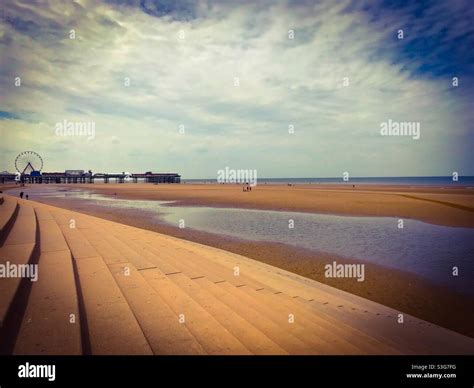 Blackpool beach & pier Stock Photo - Alamy