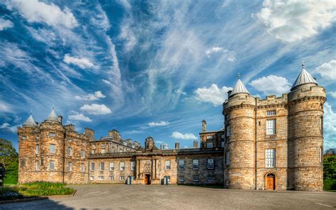 Palace of Holyroodhouse Guide: A Window into Monarchy