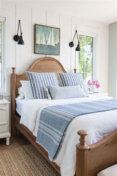 20 Beautiful Coastal Farmhouse Bedroom Decor Ideas And Remodel (16) - Doityourzelf