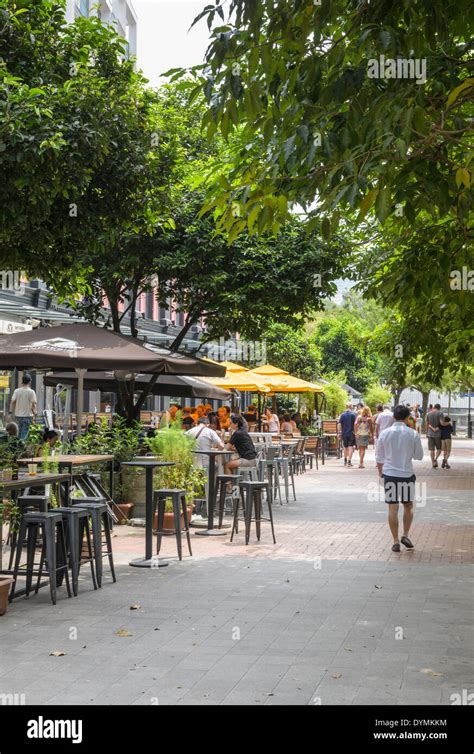 Restaurants and cafes along Robertson Quay, Singapore Stock Photo - Alamy