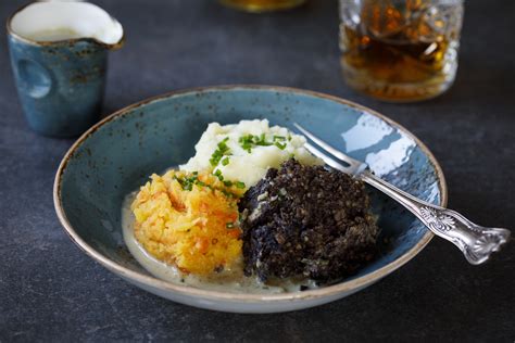 World takes a bite out of Burns night haggis - Scottish Business News