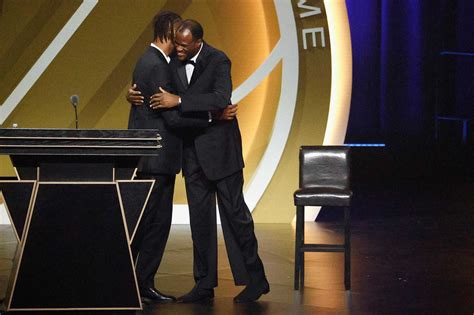 San Antonio Spurs’ Tim Duncan gives thanks in stirring Hall of Fame speech