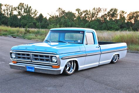 Pin by Tyler Stedham on Slammed Trucks / SUV | Ford trucks, Classic ...