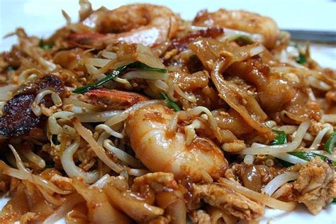 Authentic Char Kuey Teow recipe! Chinese Cooking, Chinese Food, Fish Sauce, Soy Sauce, Kitchen ...