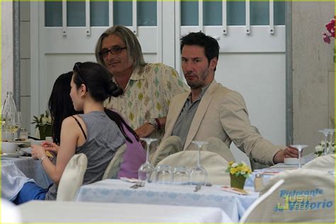 Full Sized Photo of keanu reeves china chow 10 | Photo 1208311 | Just Jared