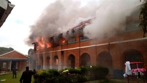 Fire guts dormitory at King’s College Budo - Eagle Online