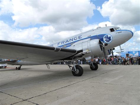 File:DC-3 Air France nose.jpg - Wikimedia Commons