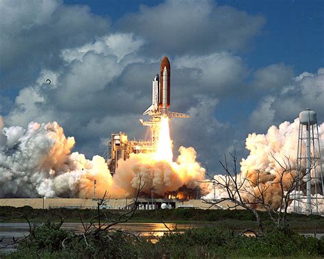 A History of NASA Rocket Launches in 25 High-Quality Photos » TwistedSifter