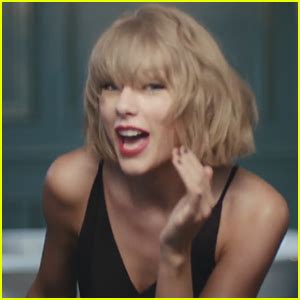 Taylor Swift Rocks Out to Jimmy Eat World for New Apple Commercial! | Jimmy Eat World, Music ...