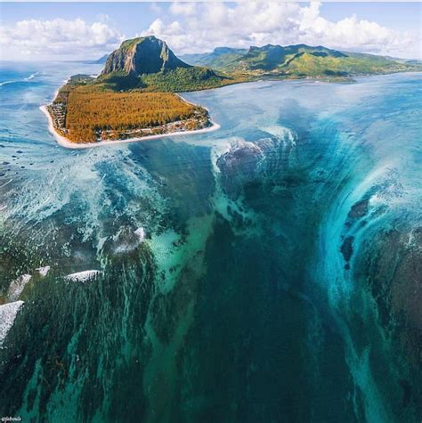 The Incredible ‘Underwater Waterfall’ of Mauritius | GreenStories