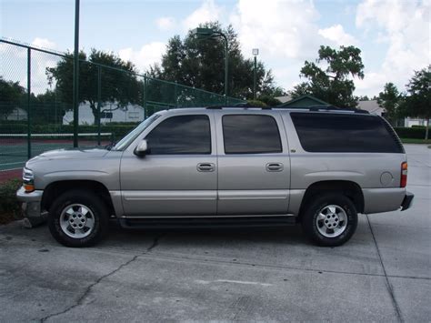 2002 Chevrolet Suburban - Information and photos - MOMENTcar