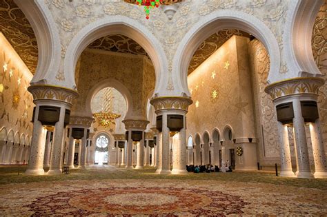 A Visit to the Sheikh Zayed Grand Mosque - Earth Trekkers