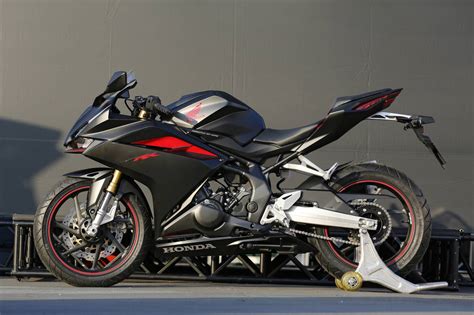 2017 Honda CBR250RR Review of Specs & Features + Pictures & Videos!