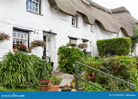 Charming Thatched Roof Cottage Cornwall Stock Image - Image of coverack ...