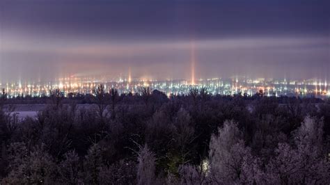 Rare 'Light Pillars' Phenomenon Seen in Skies Above Detroit - 'Newsweek' News | SendStory United ...