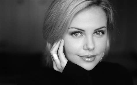 Download Celebrity Charlize Theron HD Wallpaper