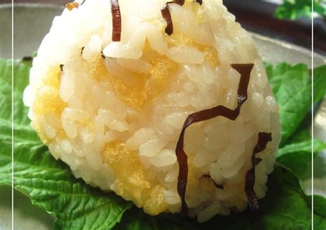 Tempura Crumbs & Shio-konbu Onigiri Recipe by cookpad.japan - Cookpad