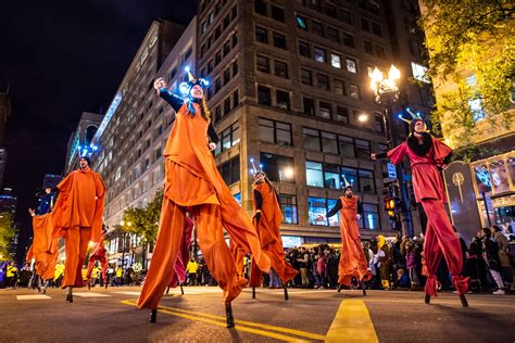 Halloween Chicago 2020 | 2020 Christmas Tree