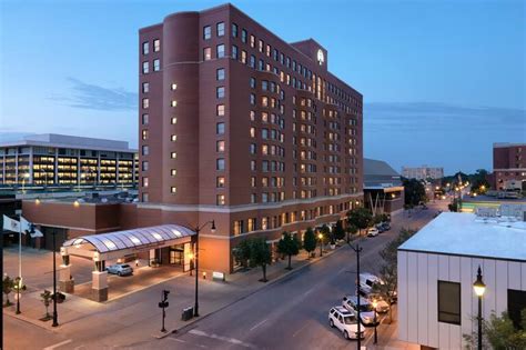 Hotels in Springfield, IL - Find Hotels - Hilton