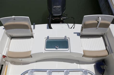 Center Console Rear Seating with Live Well | Bay Boats, Center Consoles ...