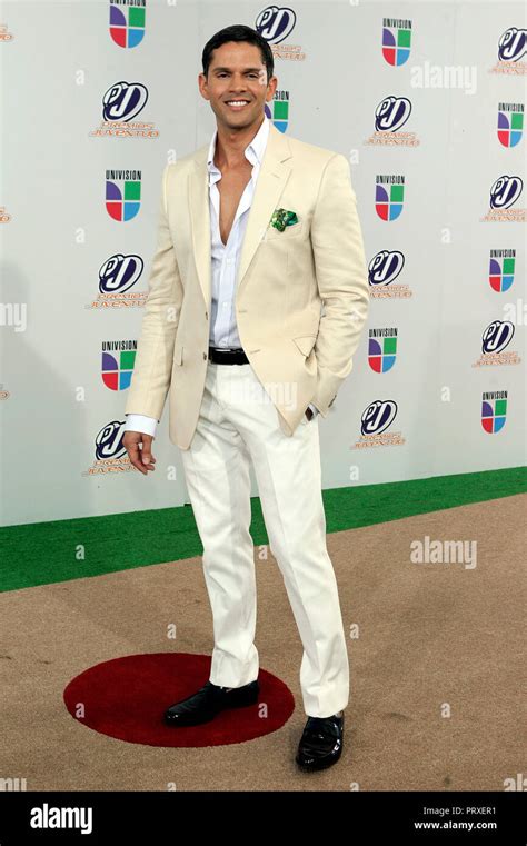 Rodner Figueroa arrives for the 2008 Premios Juventud Awards at the University of Miami ...