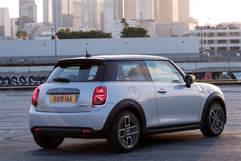 Electric Mini Cooper SE First Drive Review: Specs, Photos - Bloomberg