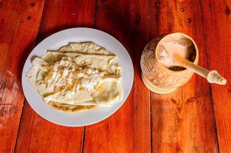 Premium Photo | Delicious traditional quesillo with cocoa drink ...