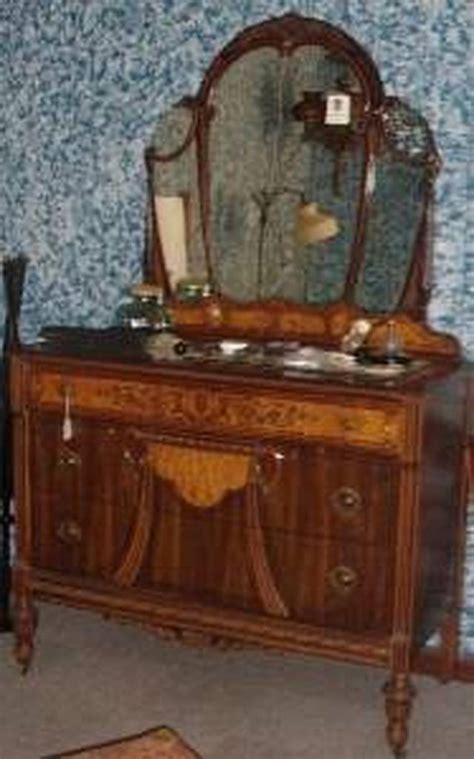 How to Decorate a 1920's Bedroom | Antique bedroom set, 1920s bedroom, 1920s decor