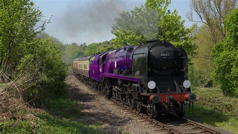 Voting opens to rename ‘purple locomotive’ for Queen’s Platinum Jubilee - Rail UK