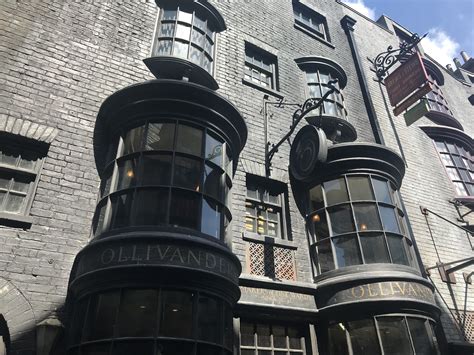 5 Diagon Alley Shops You Need to Visit | AttractionTickets.com