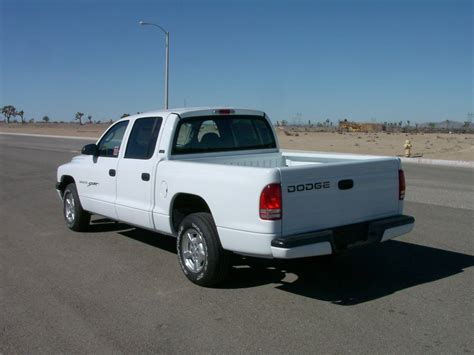 2001 Dodge Dakota Base - Regular Cab Pickup 3.9L V6 4x4 Manual 6.4 ft Bed