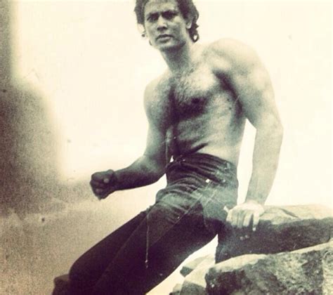 Shirtless Bollywood Men: Hemant Birje in just jeans: India's definitive Tarzan