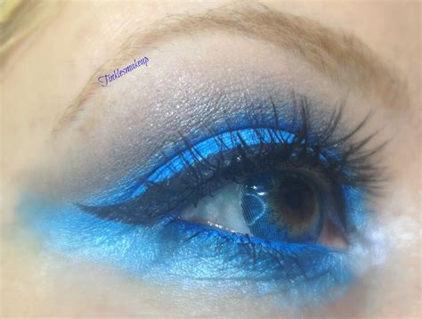 Tinklesmakeup: Eye makeup look solid turquoise