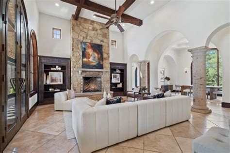 Exquisite Austin, Texas Home: Seamlessly Blending Indoor and Outdoor ...