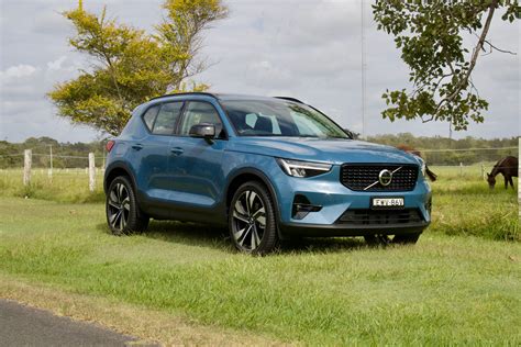 2023 Volvo XC40 B5 Ultimate Dark Review | DiscoverAuto